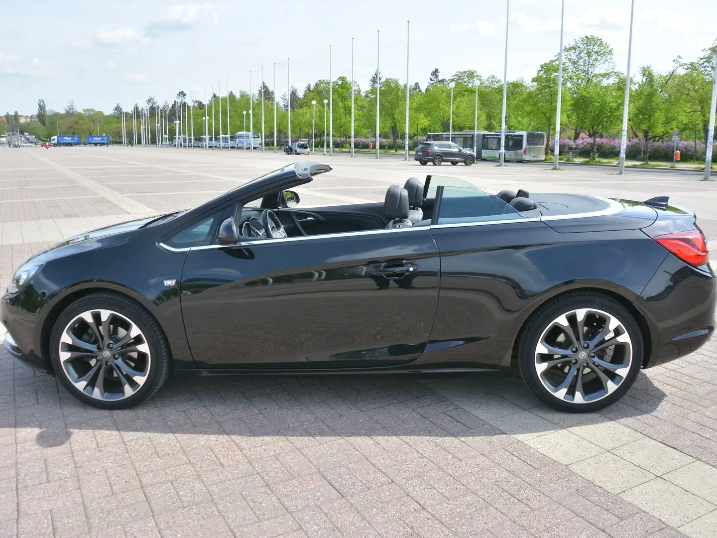 Opel Cascada Cascada 1.6 ECOTEC DI Turbo ecoFLEX Start/Stop Act Schwarz - 1