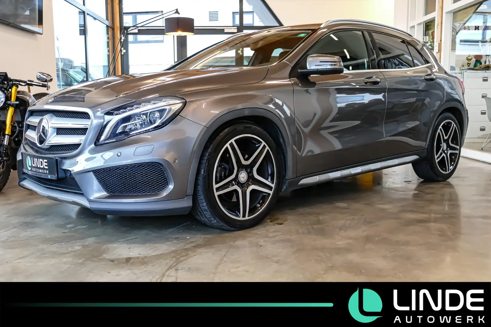 Mercedes-Benz GLA 250 4MATIC AMG-LINE |SHZ|PDC|BI-XENON|19 ALU Grau - 1