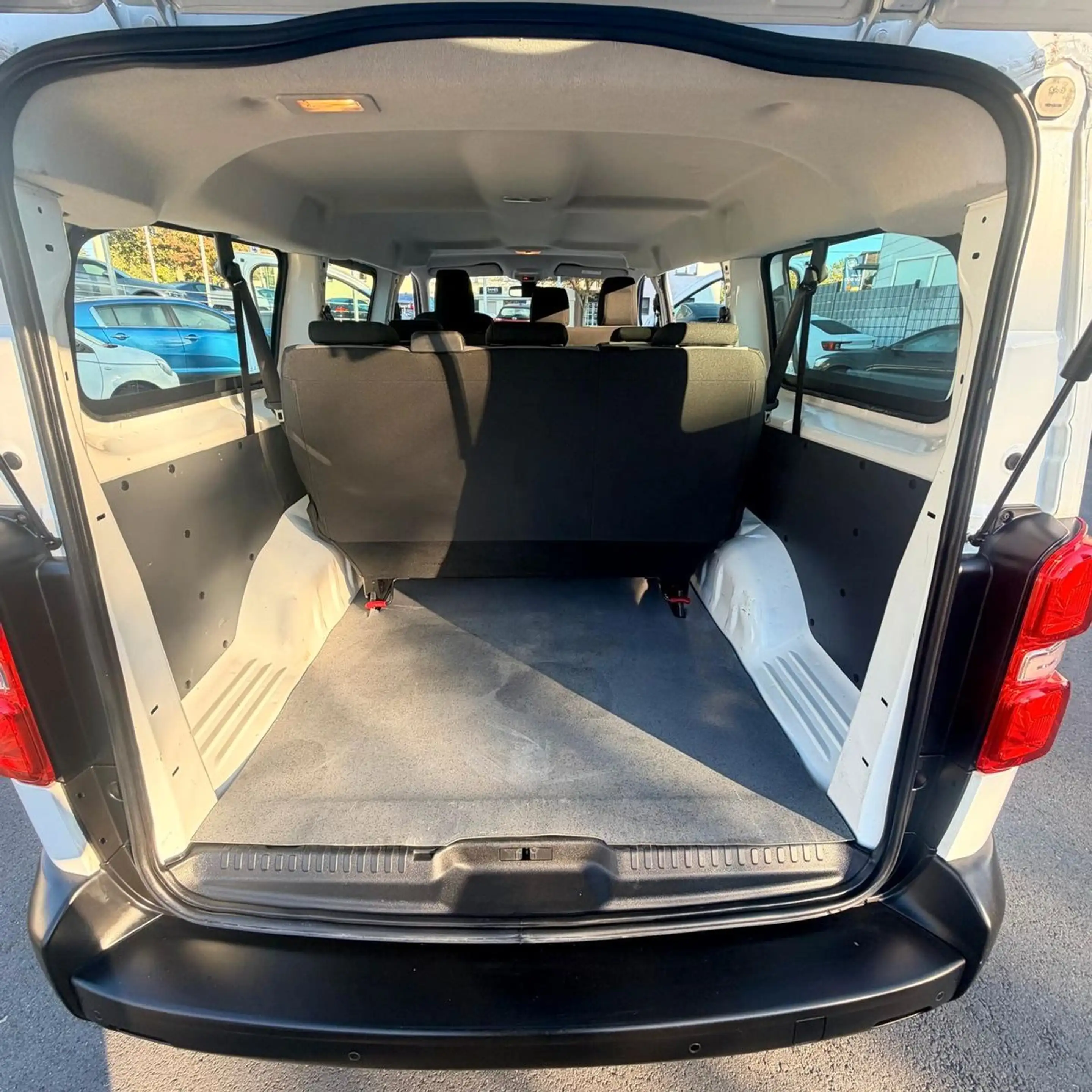 Peugeot Expert Kombi L3 # 9 Sitze # Automatik — photo 11