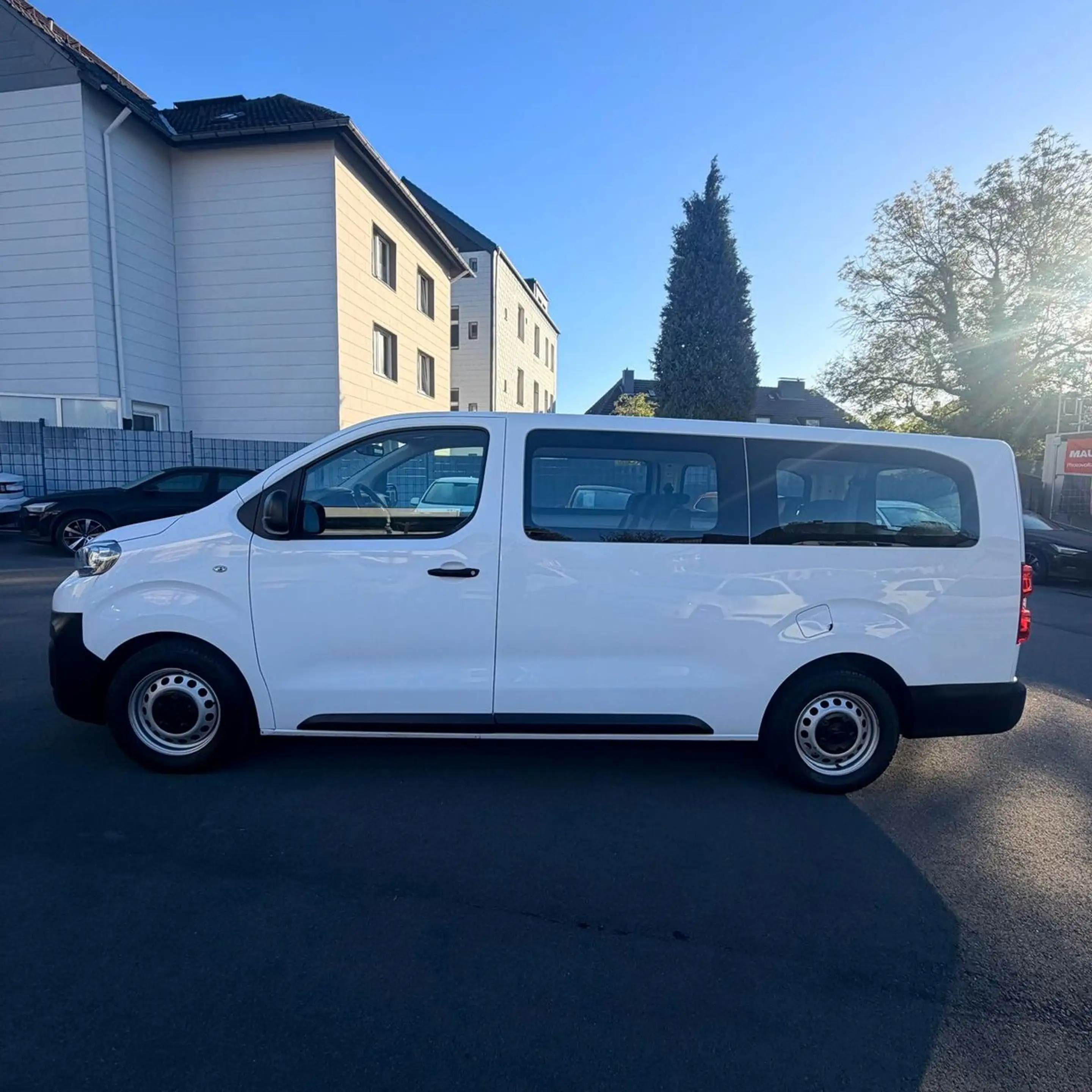Peugeot Expert Kombi L3 # 9 Sitze # Automatik — photo 2