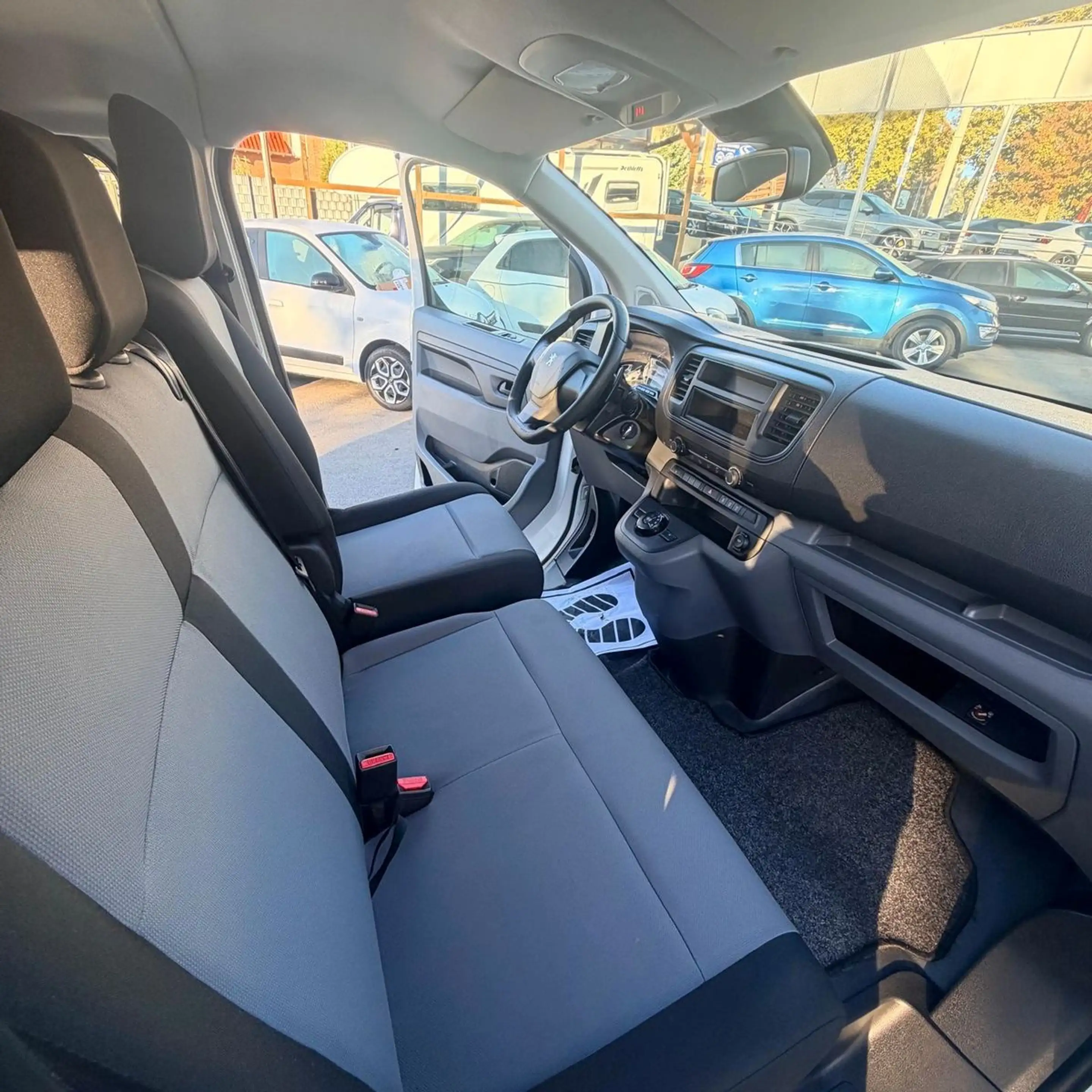 Peugeot Expert Kombi L3 # 9 Sitze # Automatik — photo 17