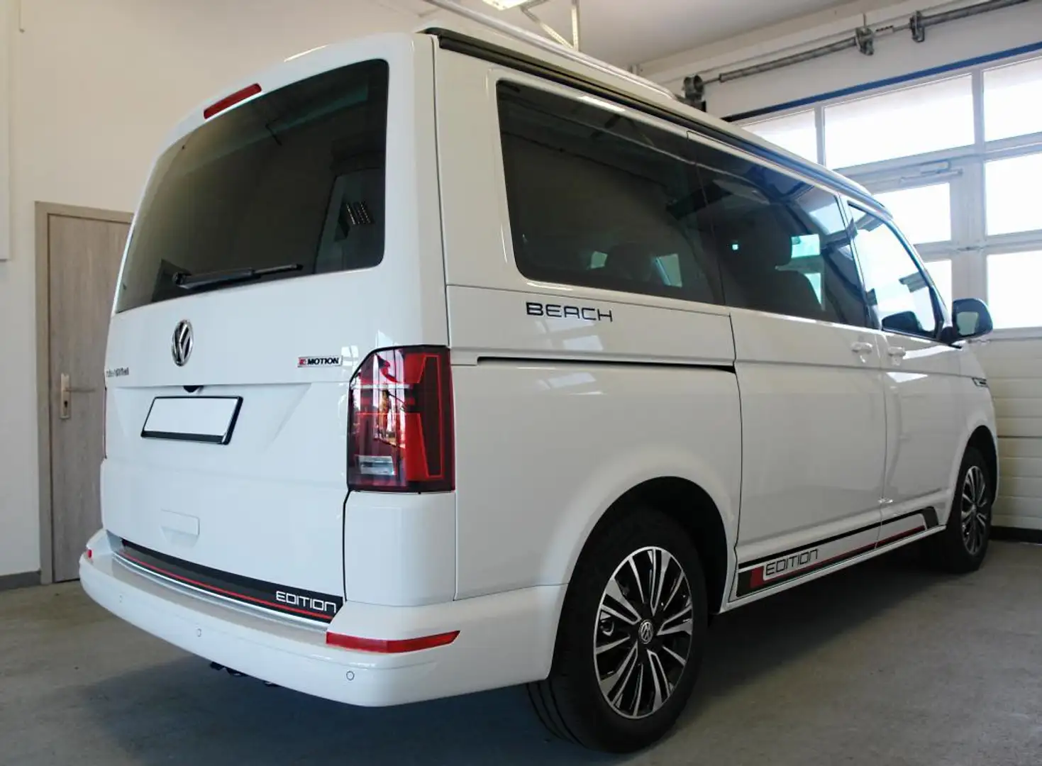 Volkswagen T6.1 California Beach Tour 4Motion StHeiz Navi Weiß - 2
