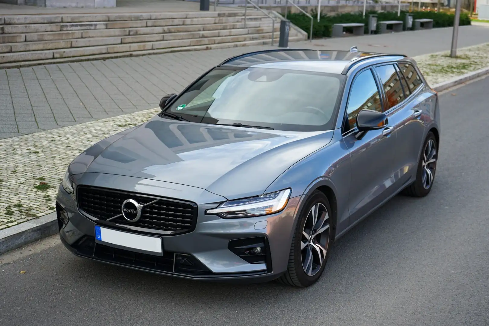 Volvo V60 B4 B Geartronic RDesign - 1