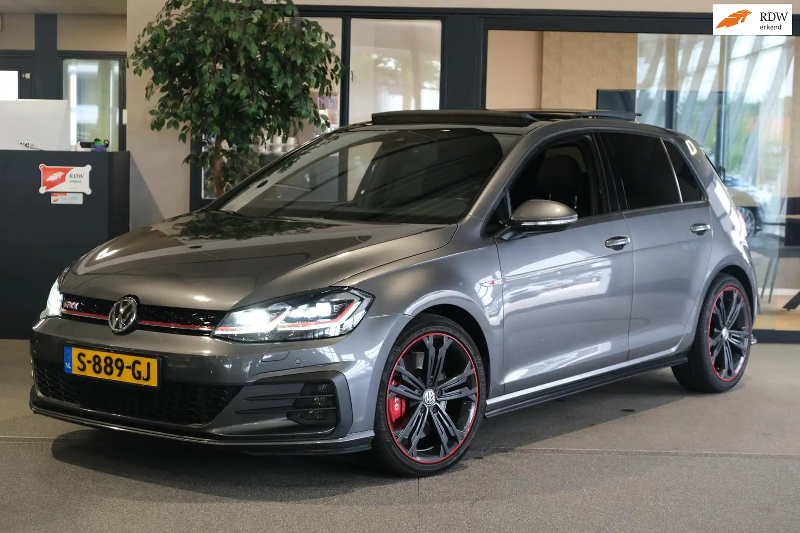 Volkswagen Golf GTI 2.0 TSI Performance 245PK Pano Led Virtual Camera Grijs - 1