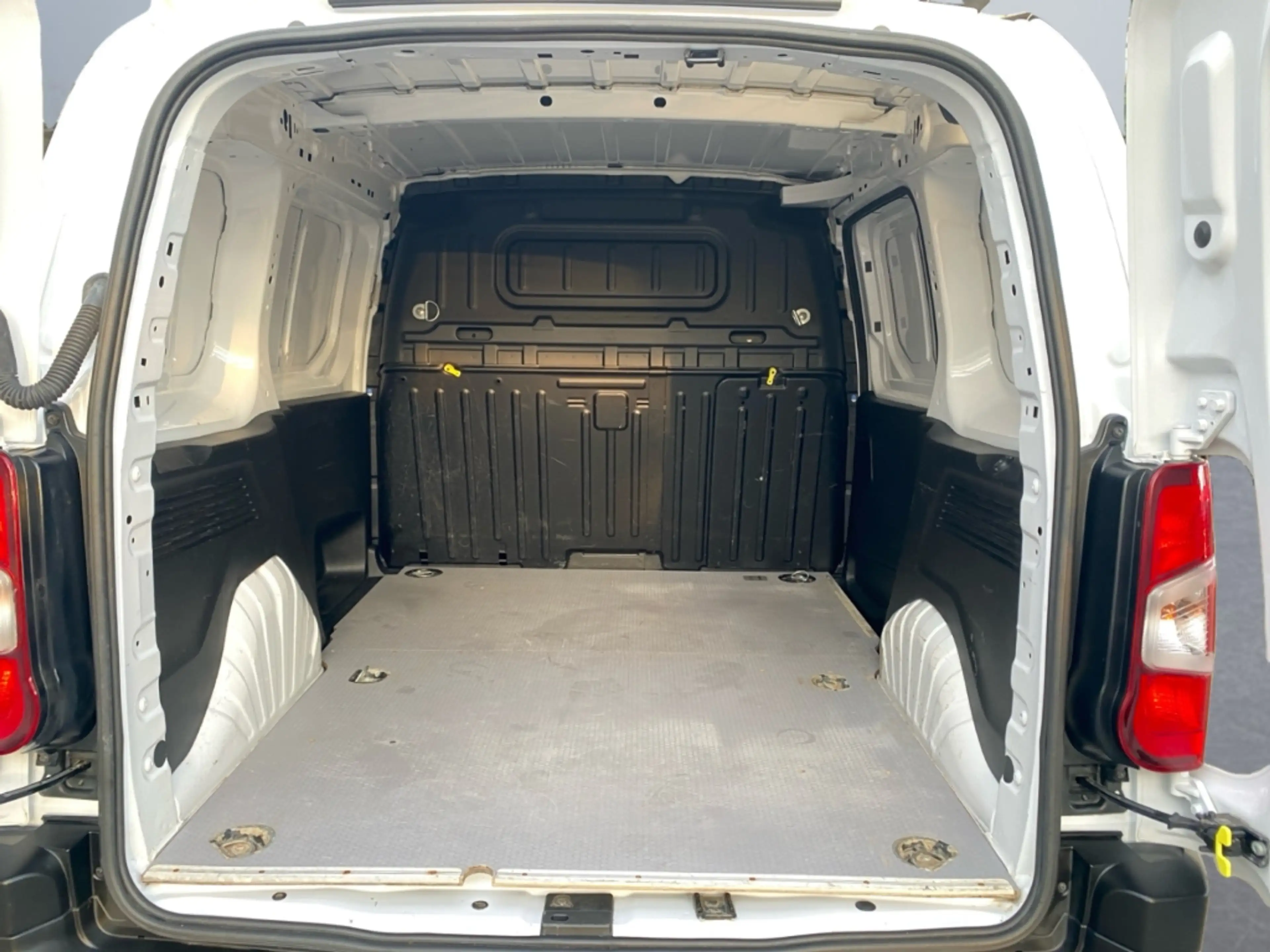 Toyota Proace City 1.5 D-4D L1 Meister *Navi*CarPlay*PDC* — photo 15