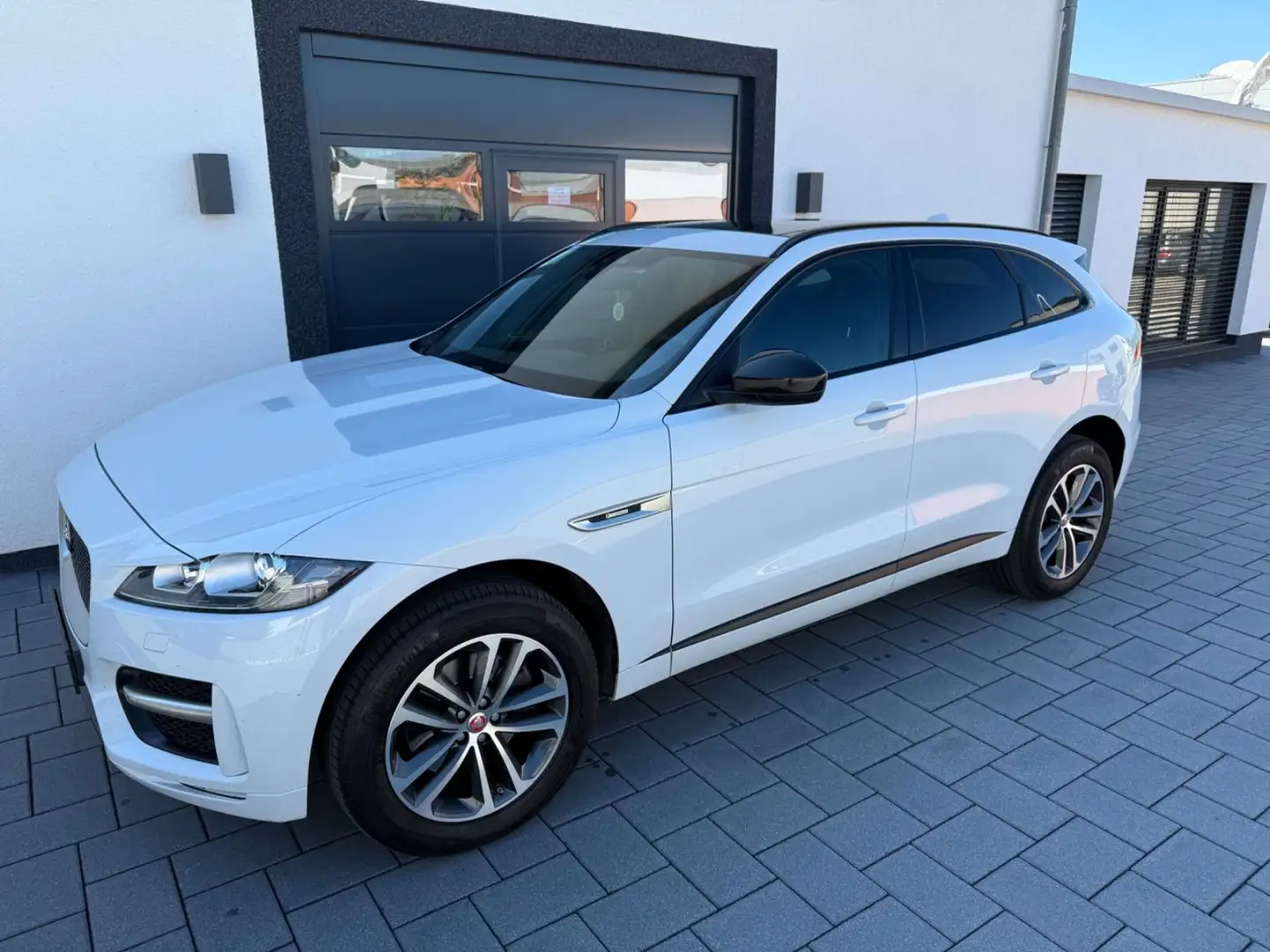 Jaguar F-Pace R F-PACE S AWD Blanc - 1