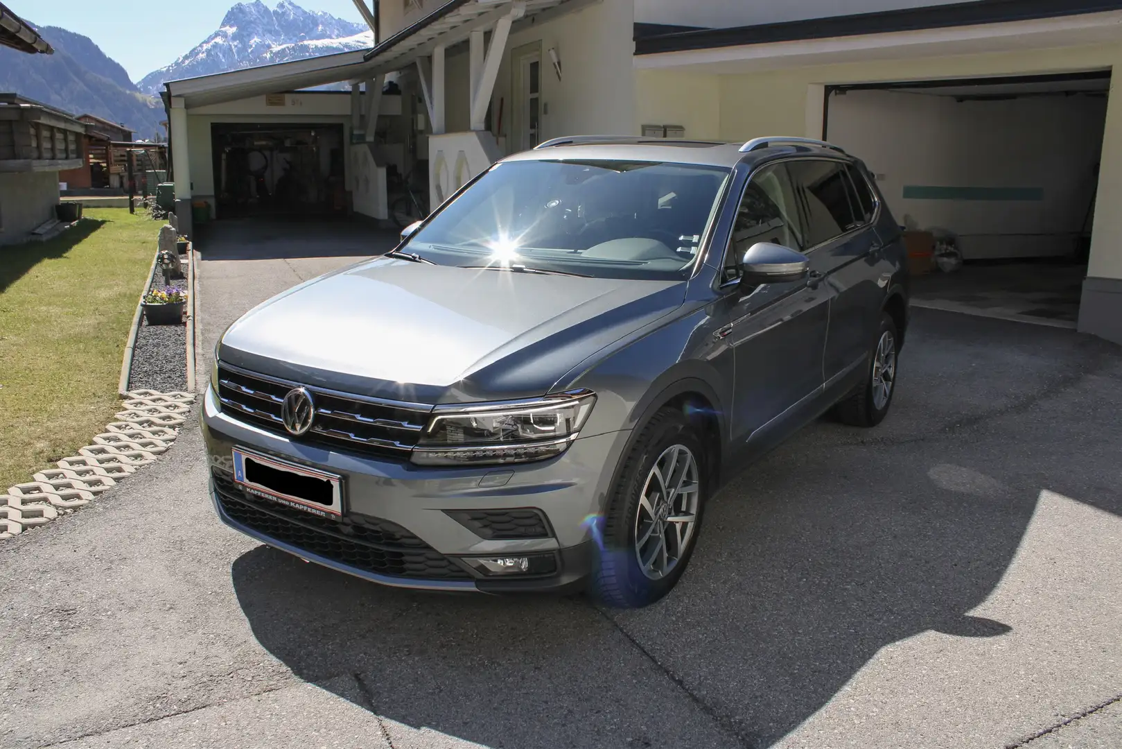 Volkswagen Tiguan Allspace 2,0 TDI SCR 4Motion Comfortline DSG Grau - 1
