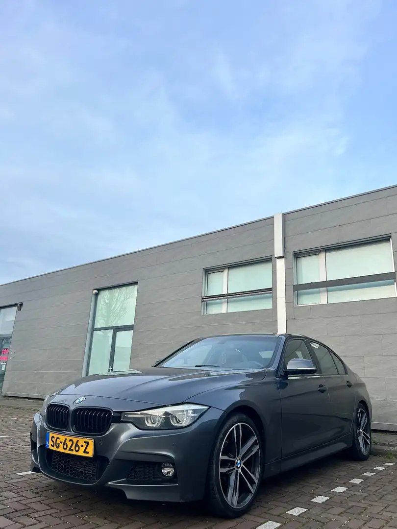 BMW 318 318i Edition M Sport Shadow Executive (NAP) Grijs - 2