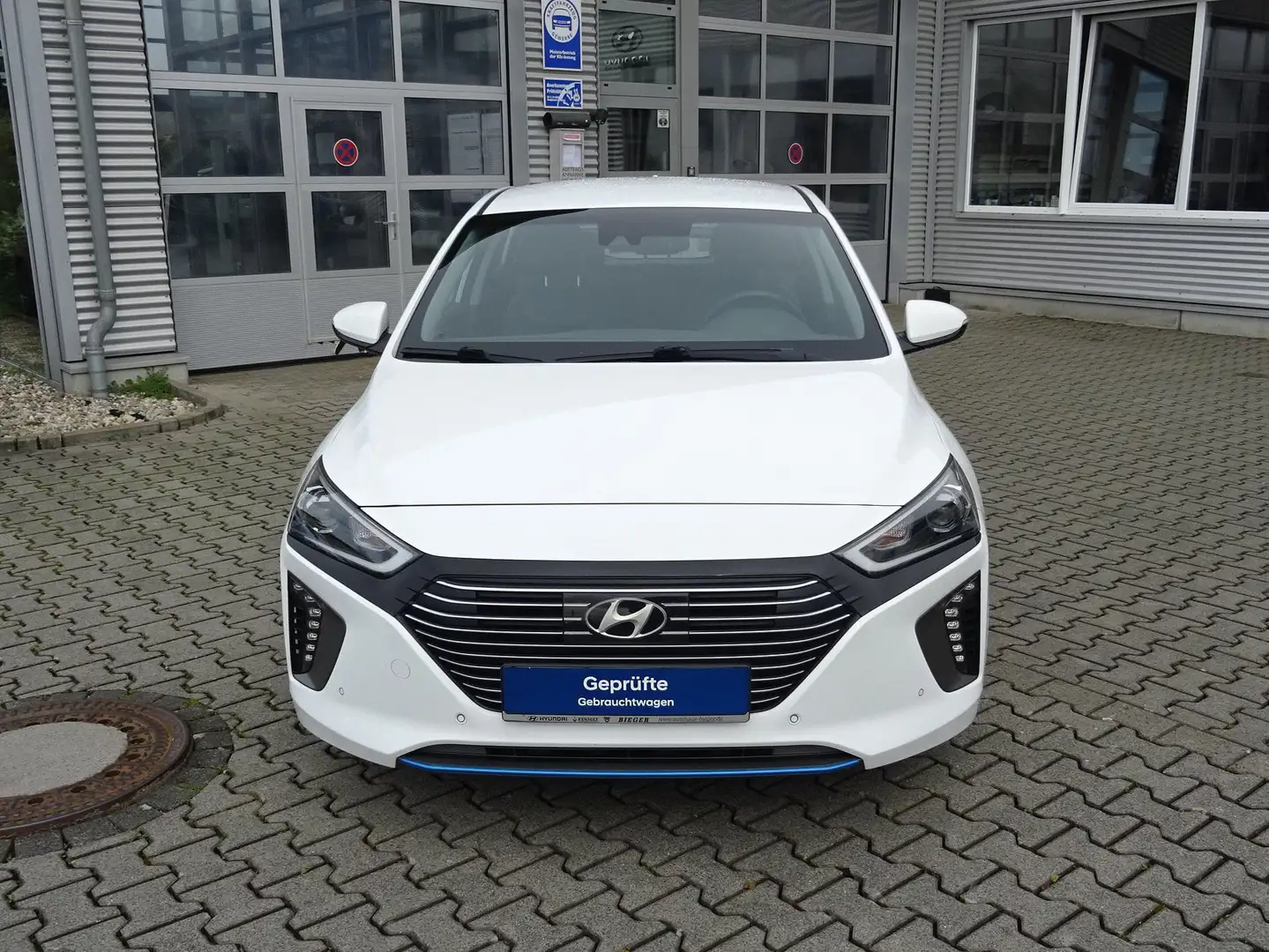 Hyundai IONIQ Hybrid 1.6 GDI Premium Navi Kamera Klimaautomatik bijela - 2