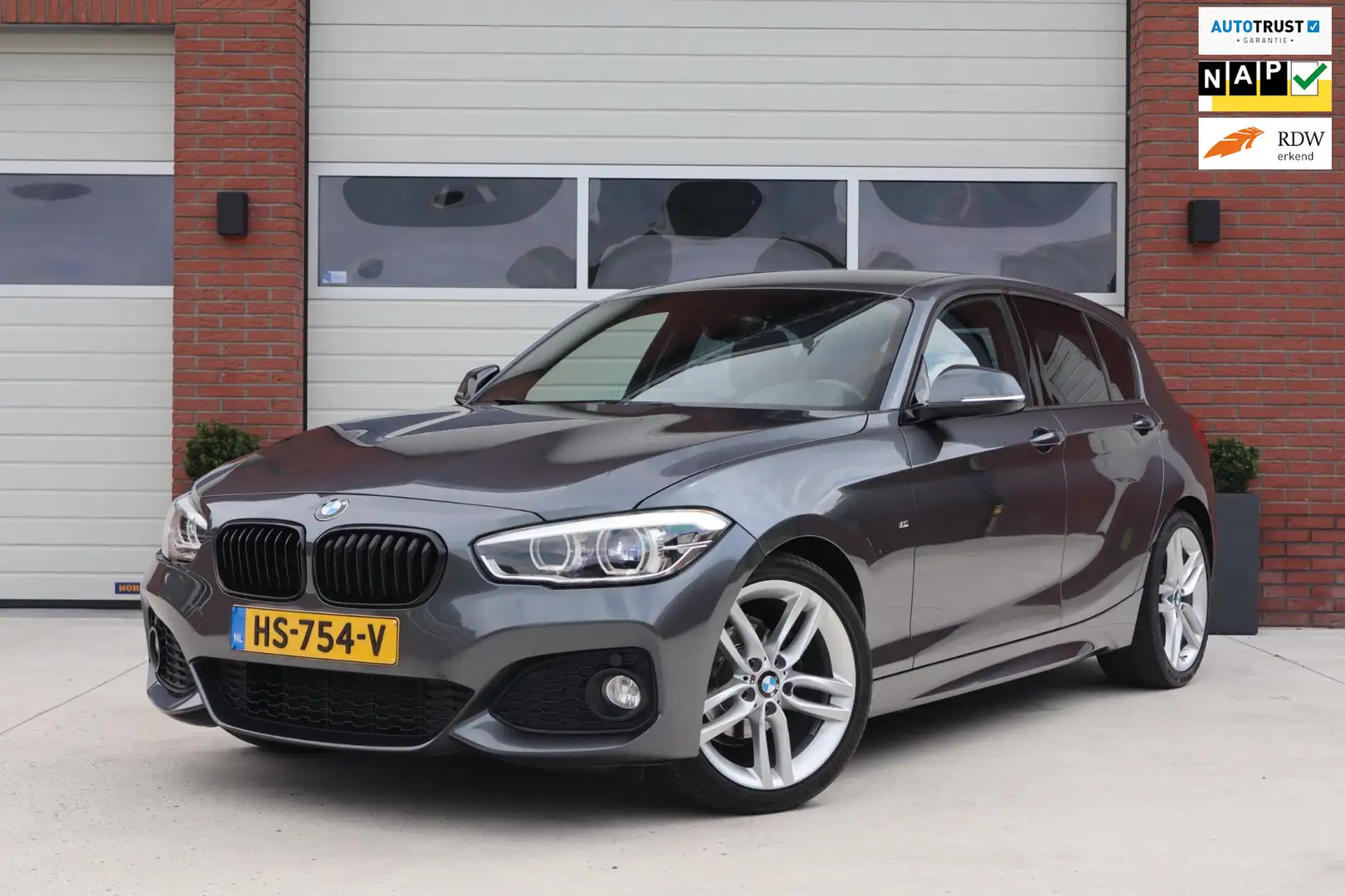 BMW 118 1-serie 118i M Sport Executive Shadowline - Groot Grijs - 1