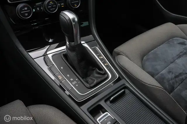 Volkswagen Golf view 11