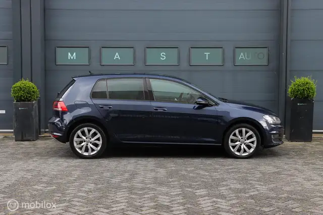 Volkswagen Golf view 5