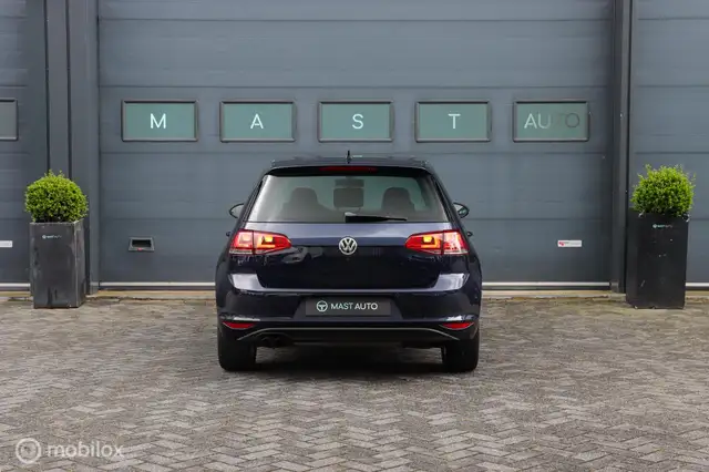 Volkswagen Golf view 9