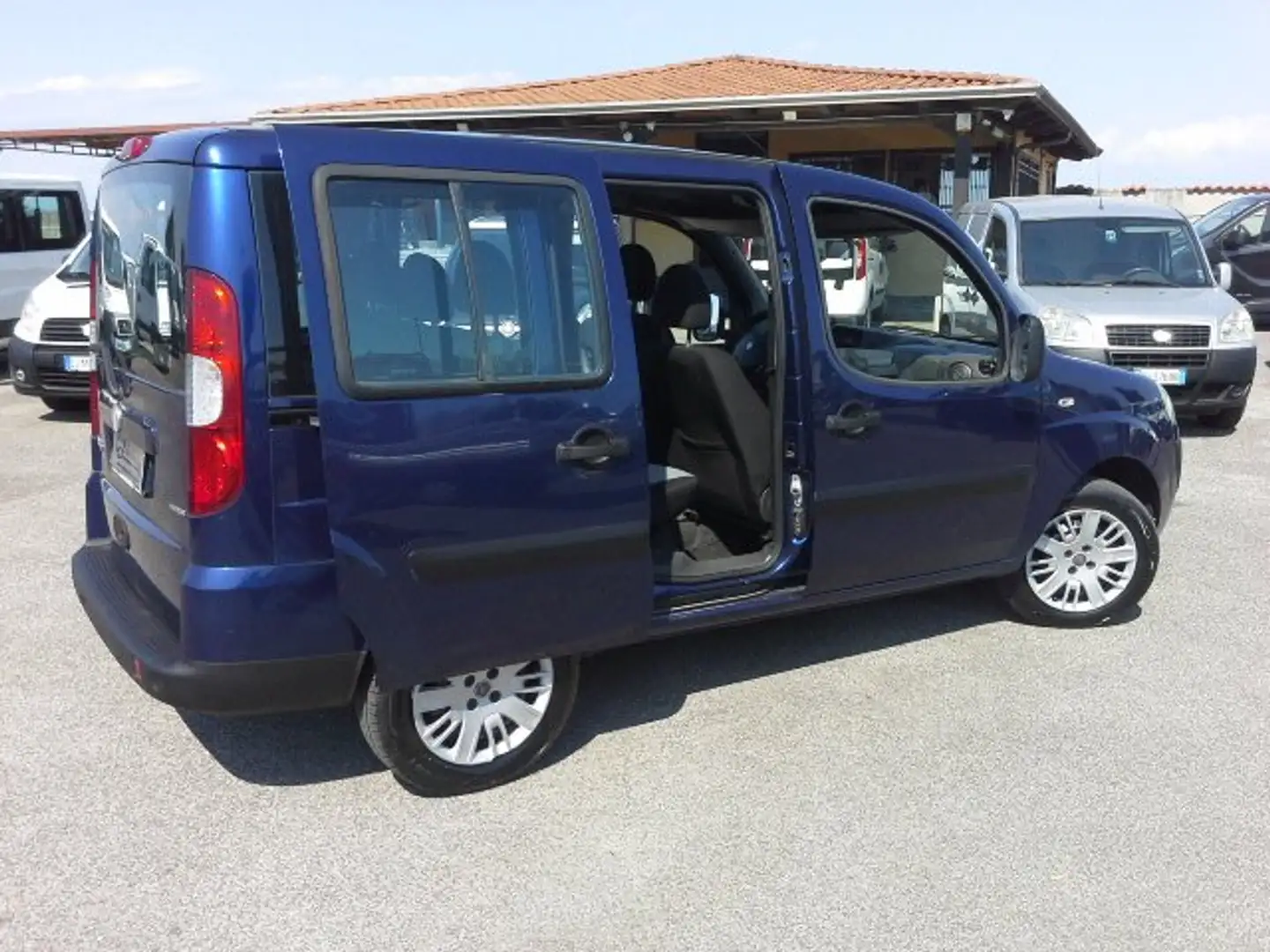 Fiat Doblo 1.9 MJT 120CV VETRATO 5 posti AUTOVETTURA FAMILY Blu/Azzurro - 1