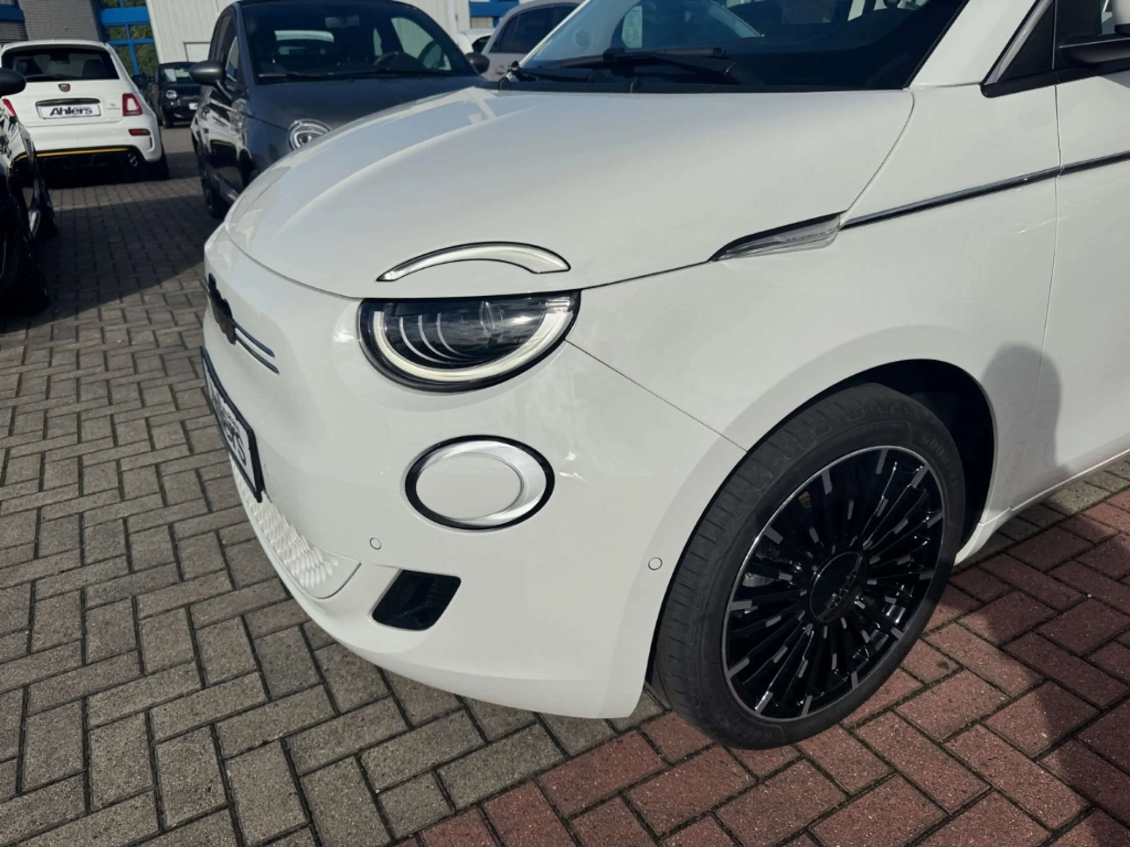 Fiat 500e La Prima By Bocelli+NAVI+JBL+LEDER+ACC+KAMERA — photo 12