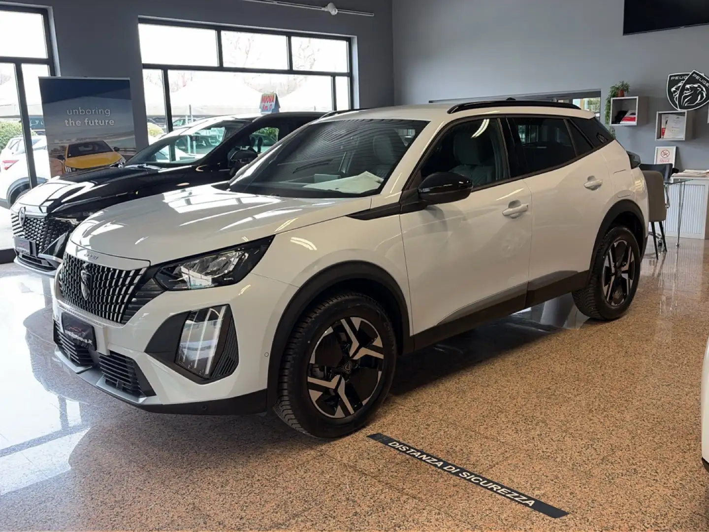 Peugeot 2008 2008 Hybrid 145 e-DCS6 Allure Weiß - 1