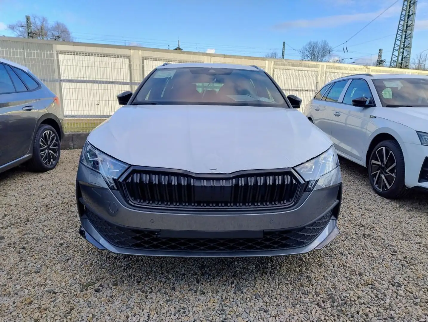 Skoda Octavia Combi 2.0 TDI DSG Sportline Gris - 1