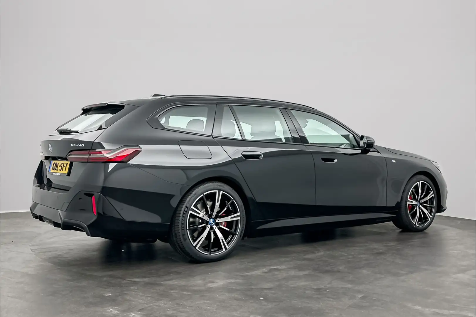 BMW i5 Touring eDrive40 M Sport Edition 84 kWh | Stuurwie Noir - 2