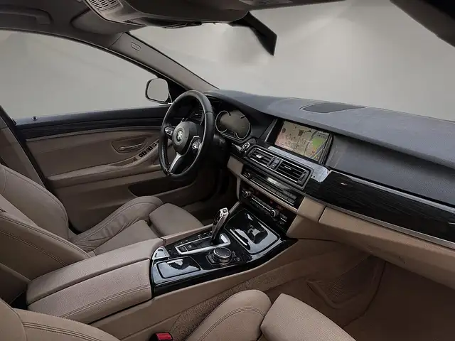 BMW 5 Series view 8