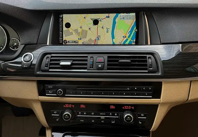 BMW 5 Series view 14
