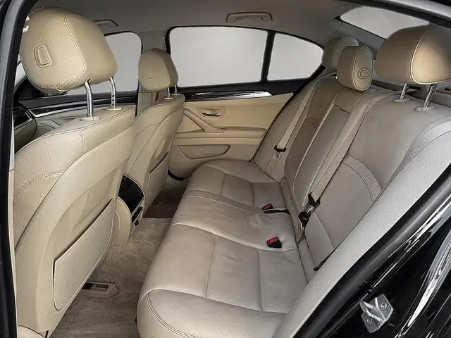 BMW 5 Series view 12