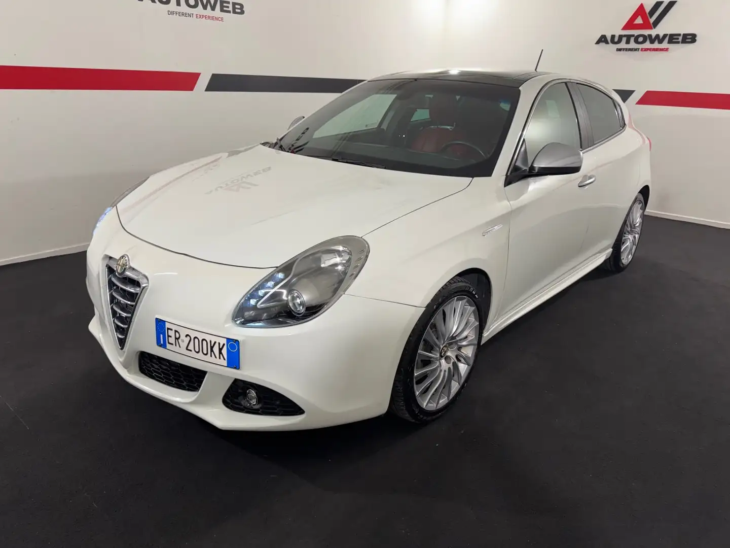Alfa Romeo Giulietta Giulietta 1.6 JTDm-2 105 CV Exclusive Blanc - 1