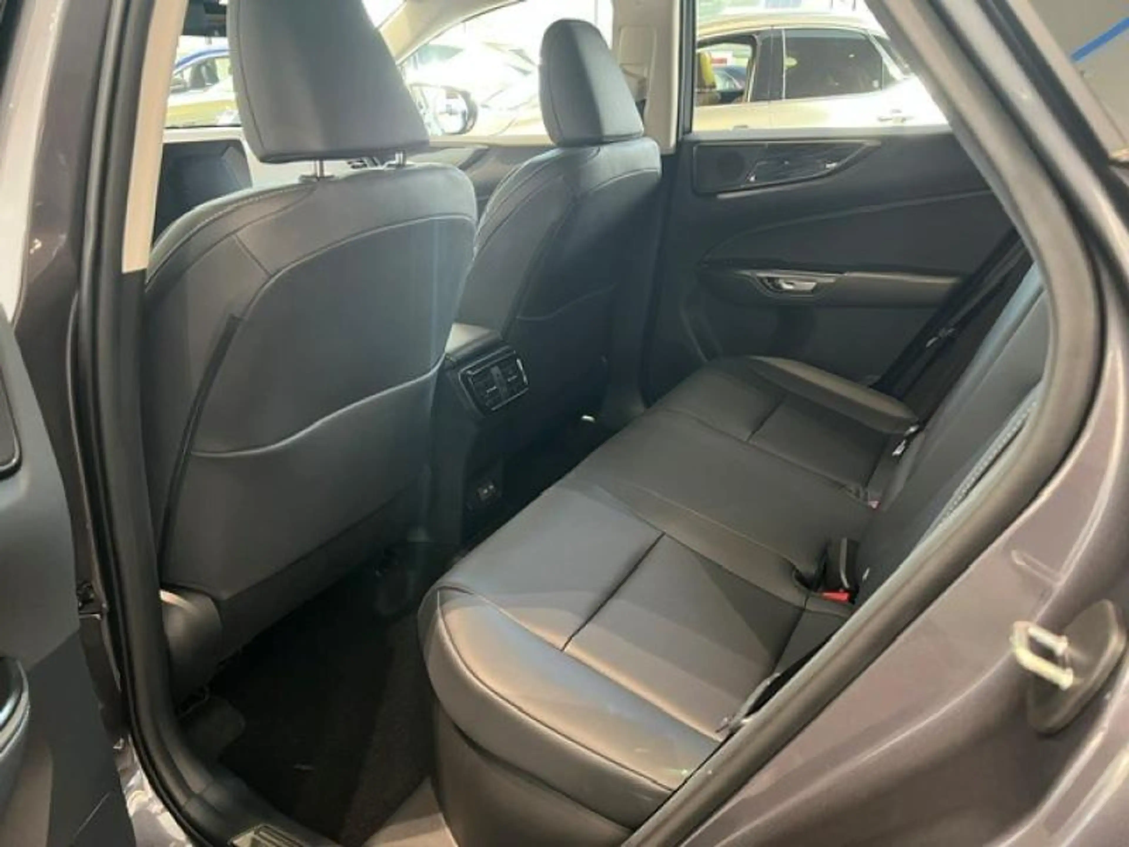 Lexus NX 450h+ Premium + — photo 6