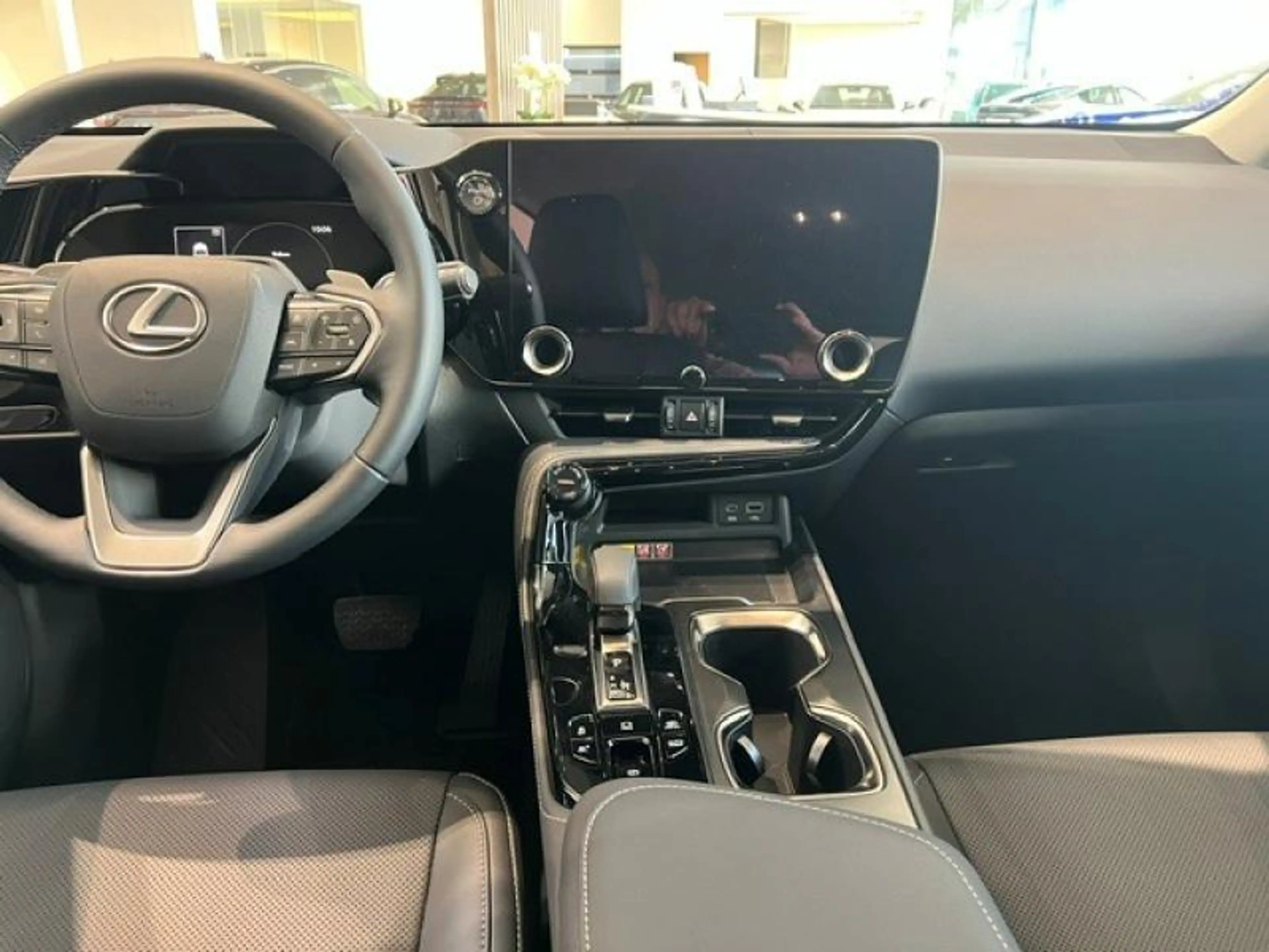 Lexus NX 450h+ Premium + — photo 7