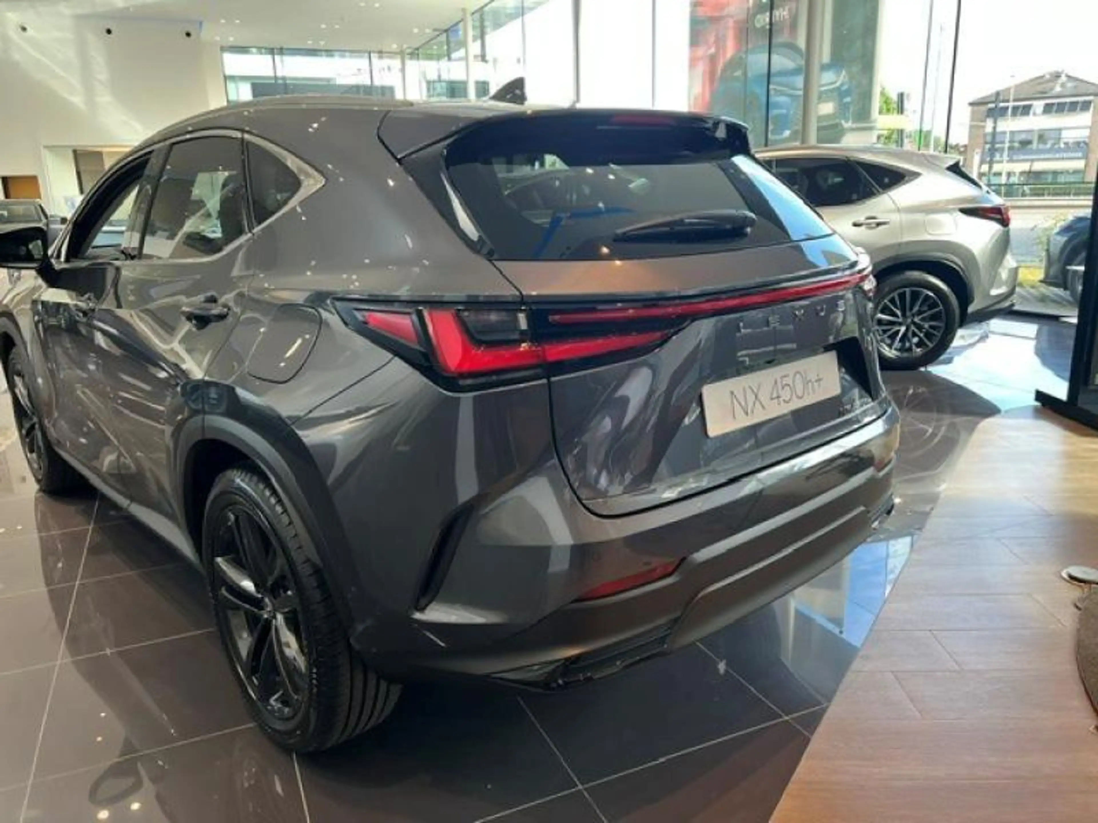 Lexus NX 450h+ Premium + — photo 4