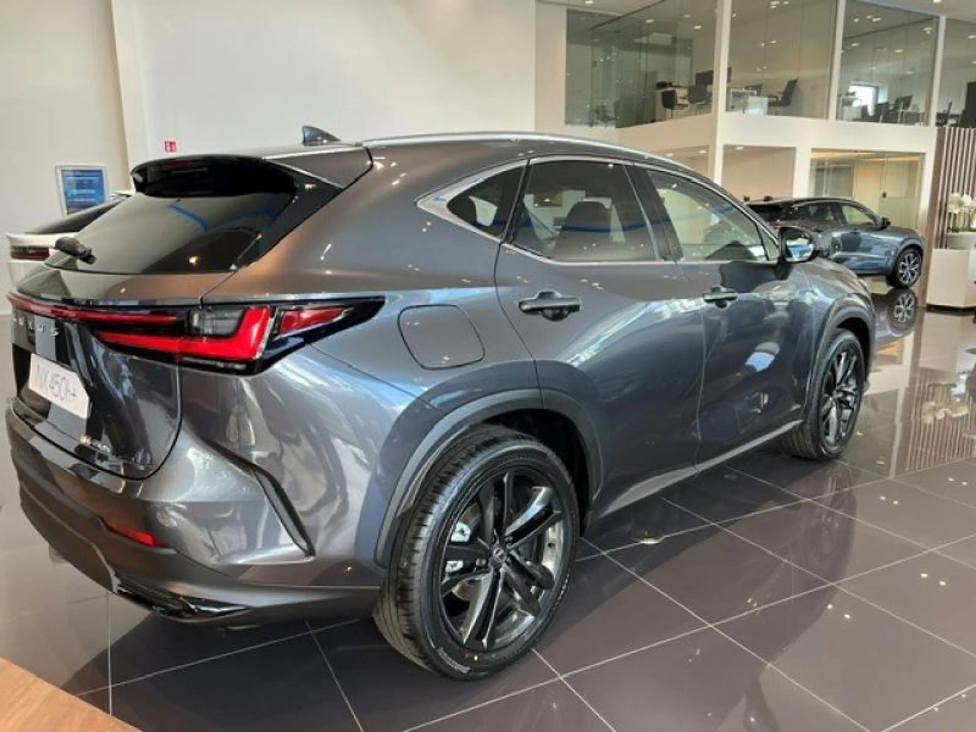Lexus NX 450h+ Premium + — photo 3
