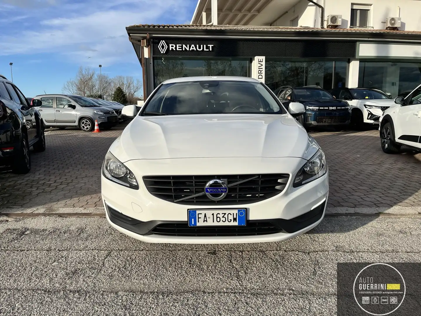Volvo V60 V60 D3 Momentum Bianco - 2