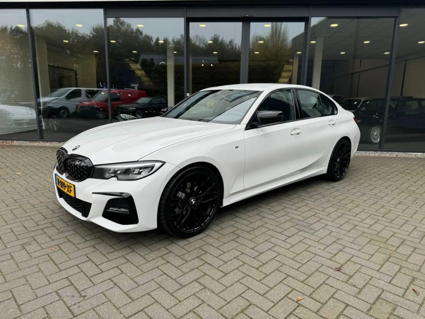 BMW 320 320i M-Sport,LED,NaviPro,Lane Ass.,Half Leder,Carp Blanc - 1