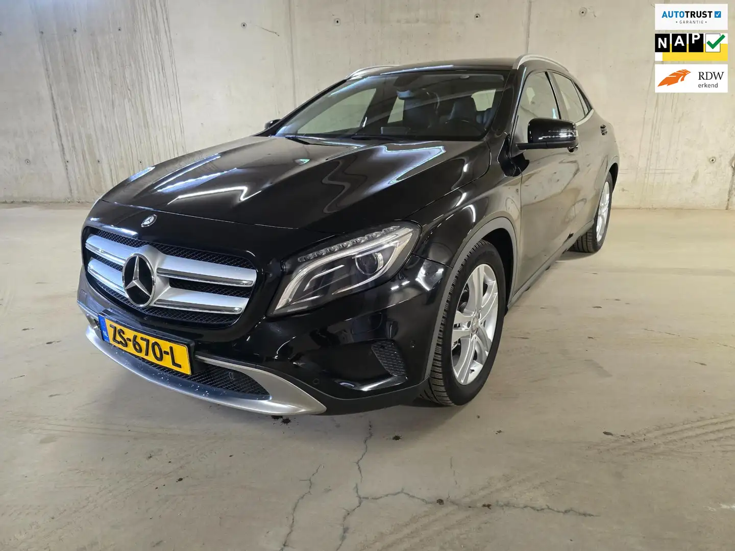 Mercedes-Benz GLA 200 Prestige Trekhaak,PDC,Nav. Zwart - 1