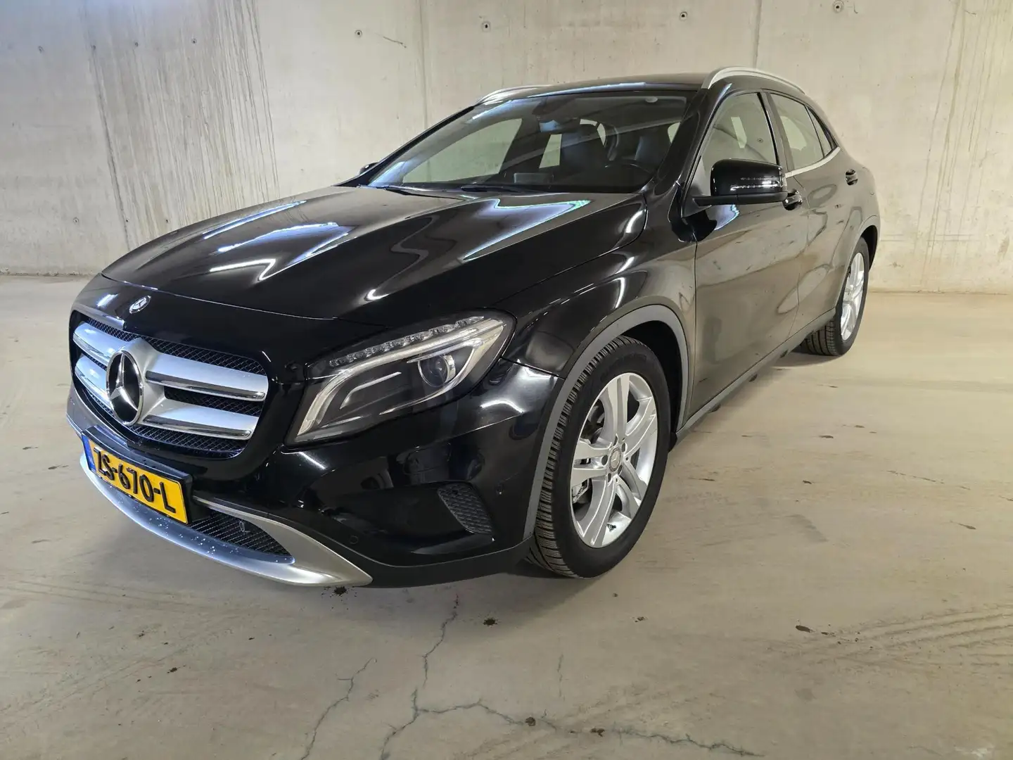 Mercedes-Benz GLA 200 Prestige Trekhaak,PDC,Nav. Zwart - 2