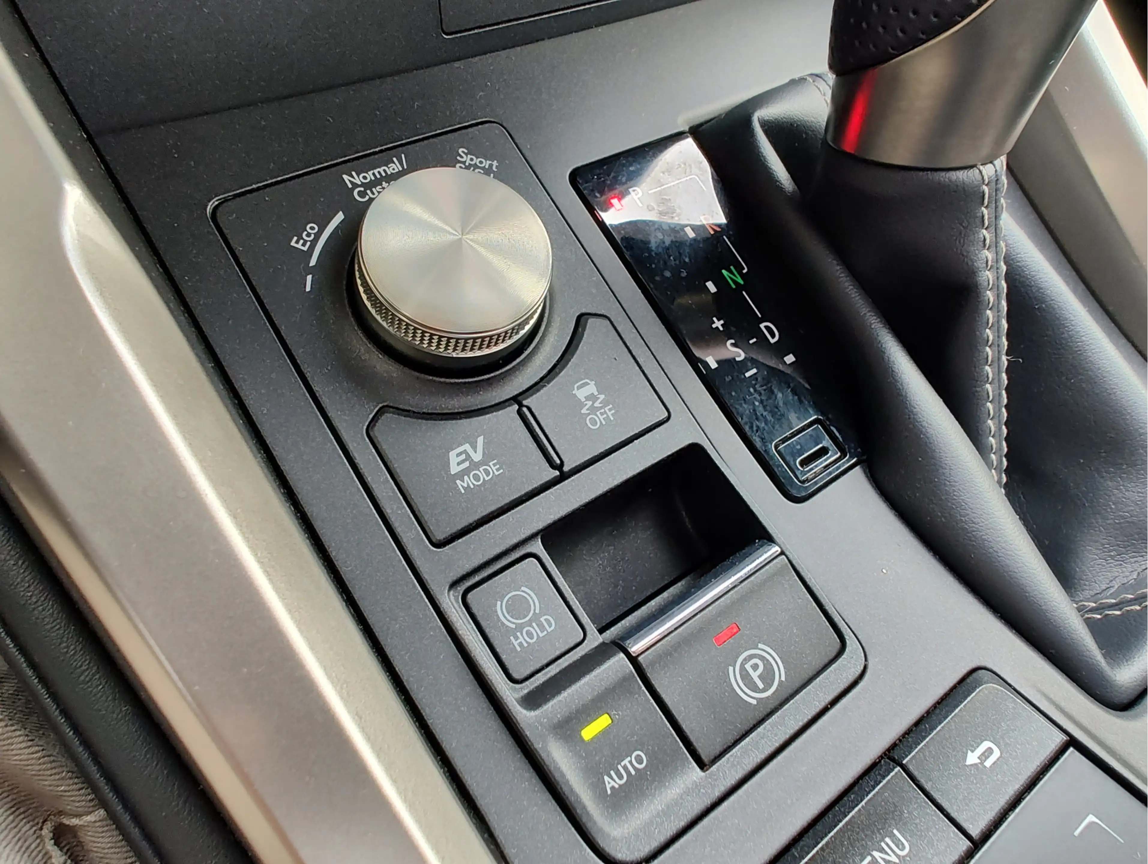 Lexus NX 300h AWD F SPORT LINE AUTOMAAT Head-up Display | Stoelv — photo 25