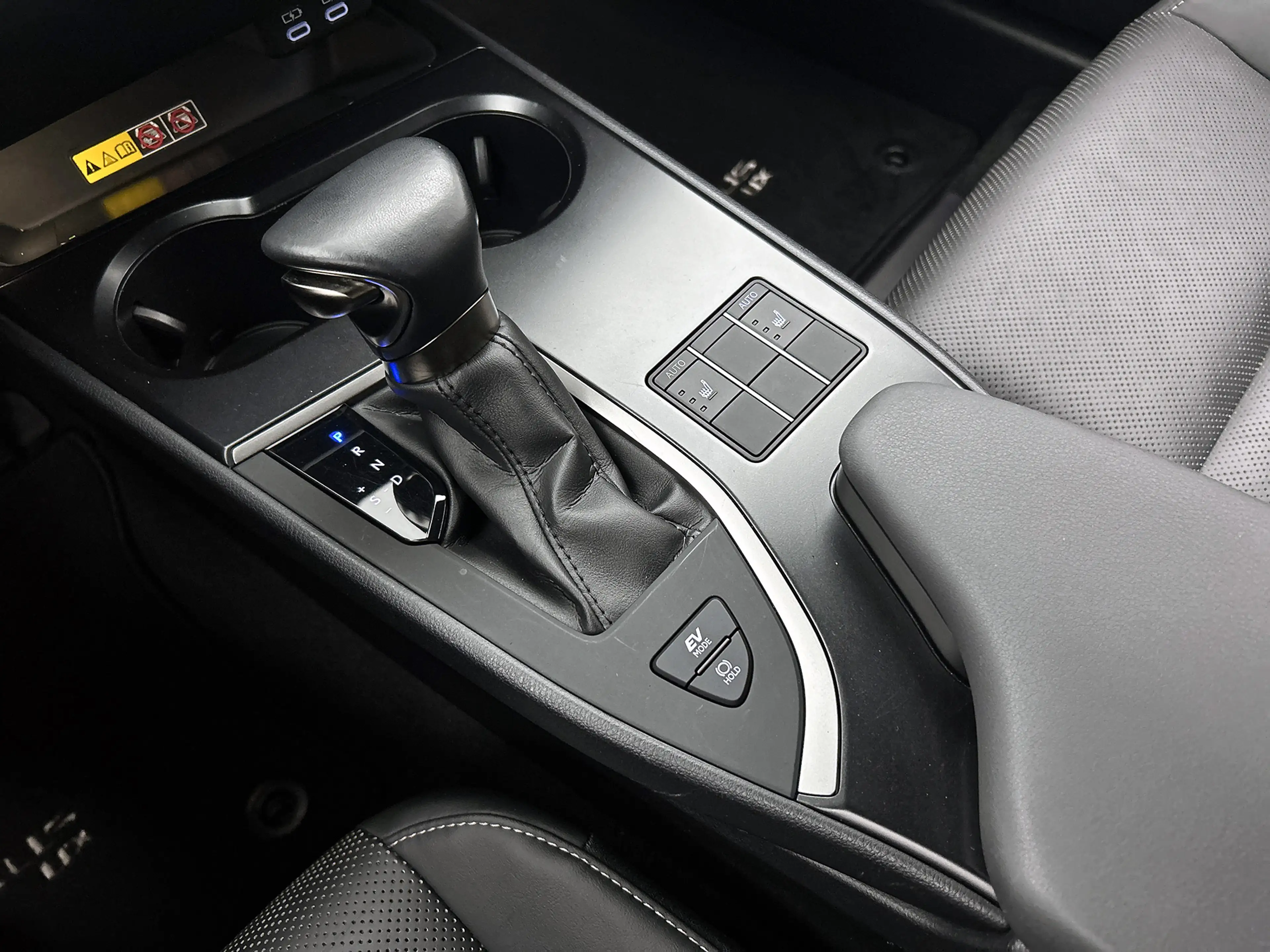 Lexus UX 250h Business Line | Parkeersensoren | Achteruitrijcame — photo 10