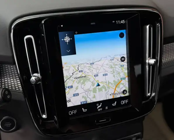 Volvo XC40 view 12