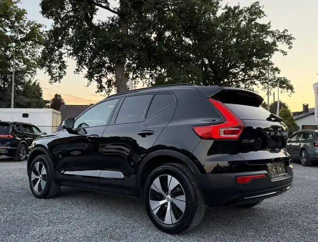 Volvo XC40 view 2