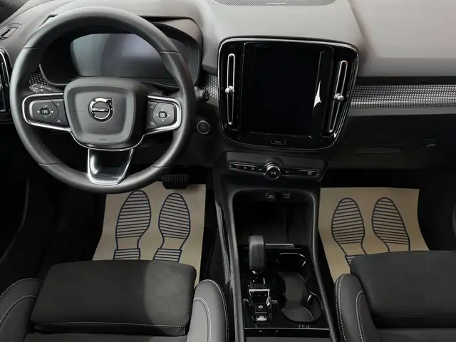 Volvo XC40 view 7