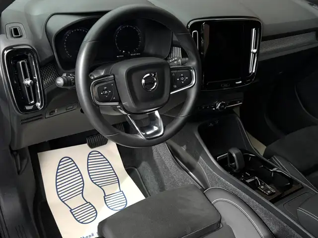 Volvo XC40 view 5