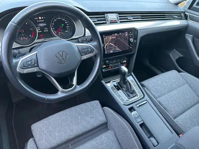 Volkswagen Passat view 9