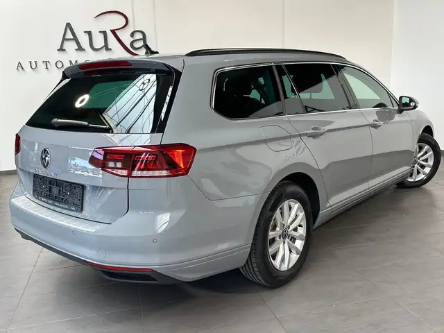 Volkswagen Passat view 4