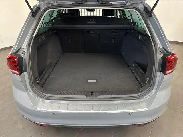 Volkswagen Passat view 8