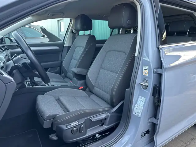 Volkswagen Passat view 10