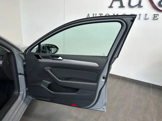 Volkswagen Passat view 7