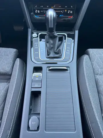 Volkswagen Passat view 14