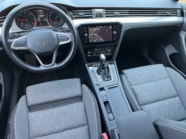 Volkswagen Passat view 12