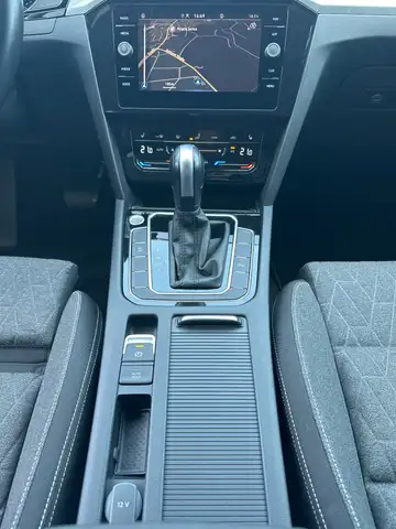 Volkswagen Passat view 13