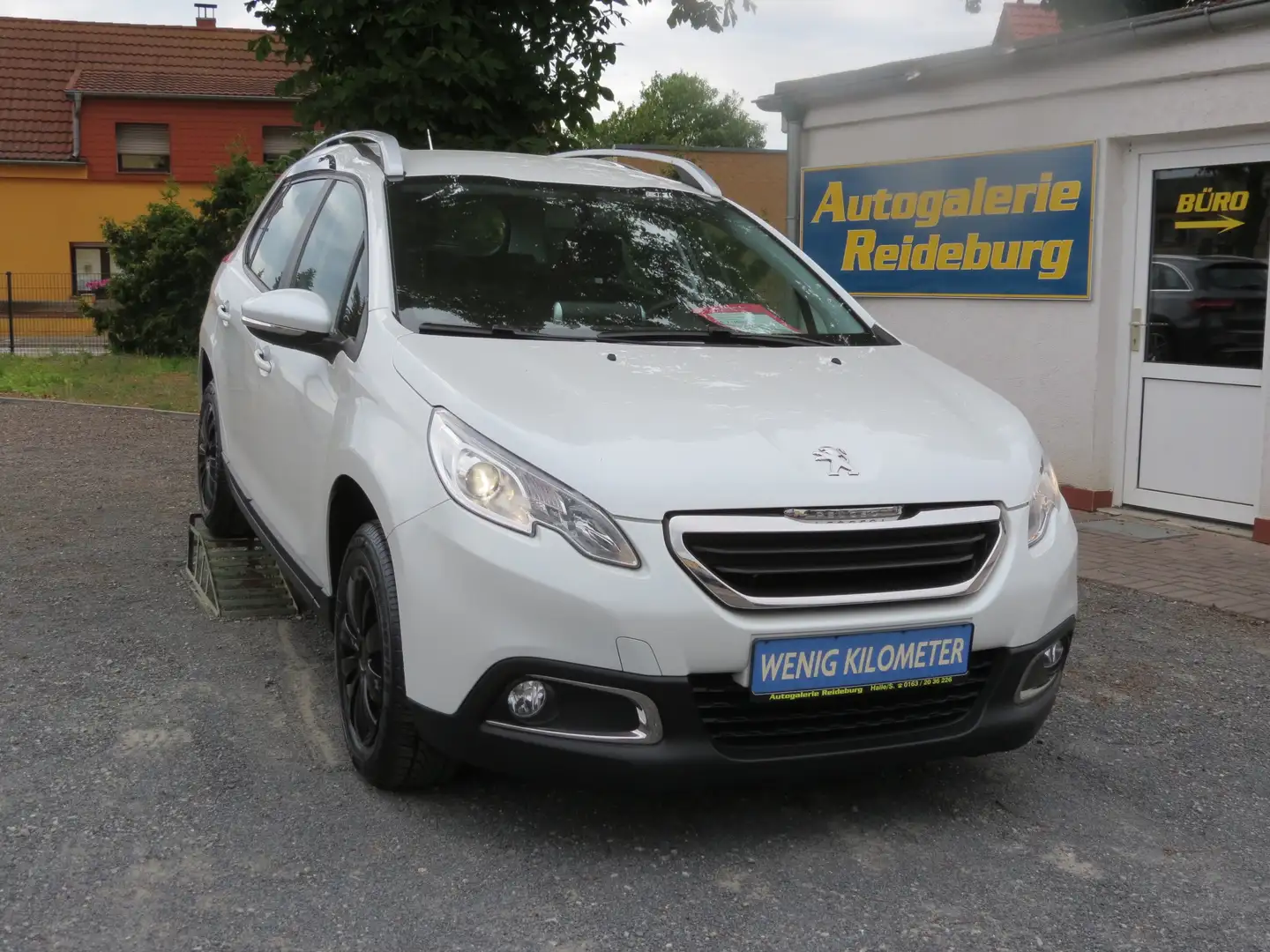 Peugeot 2008 Active Erst 52Tkm!! PDC!! Temp.!Klima!!Vieles mehr Weiß - 1