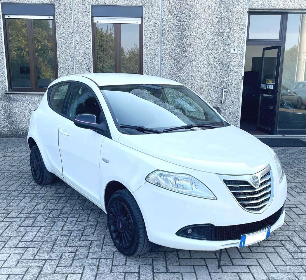Lancia Ypsilon 0.9 t.air London Paris Metano-Unicoprietario-